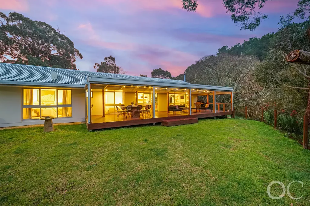 Pages Flat 4房  Open the Door to Ten Acres Above Willunga Hill with Room to Work, Grow and Roam