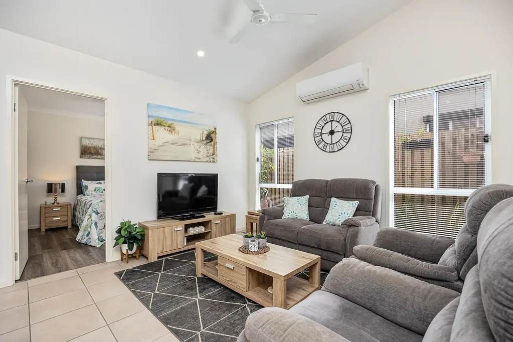 Urangan 2房  Spacious Corner Block