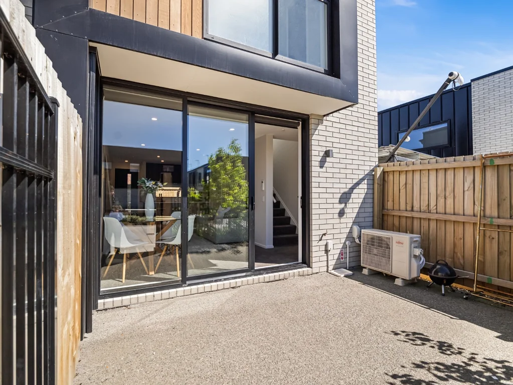 2 bedroom with carpark in the Heart of Addington!