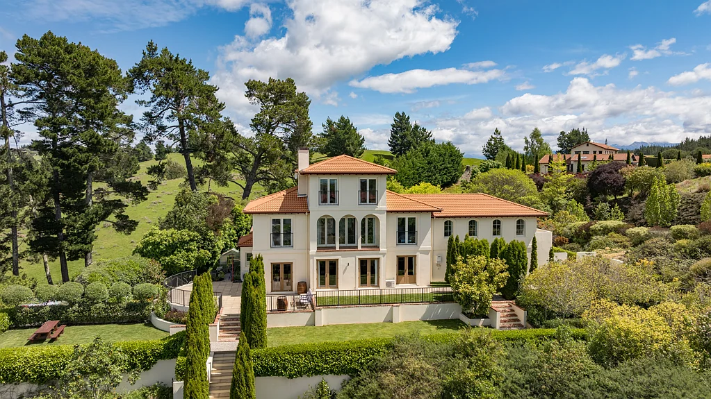 Upper Moutere 5chambre Tuscany Inspired Family Home