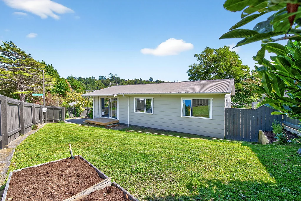 2 Takanini Grove, Stokes Valley, Lower Hutt, Wellington