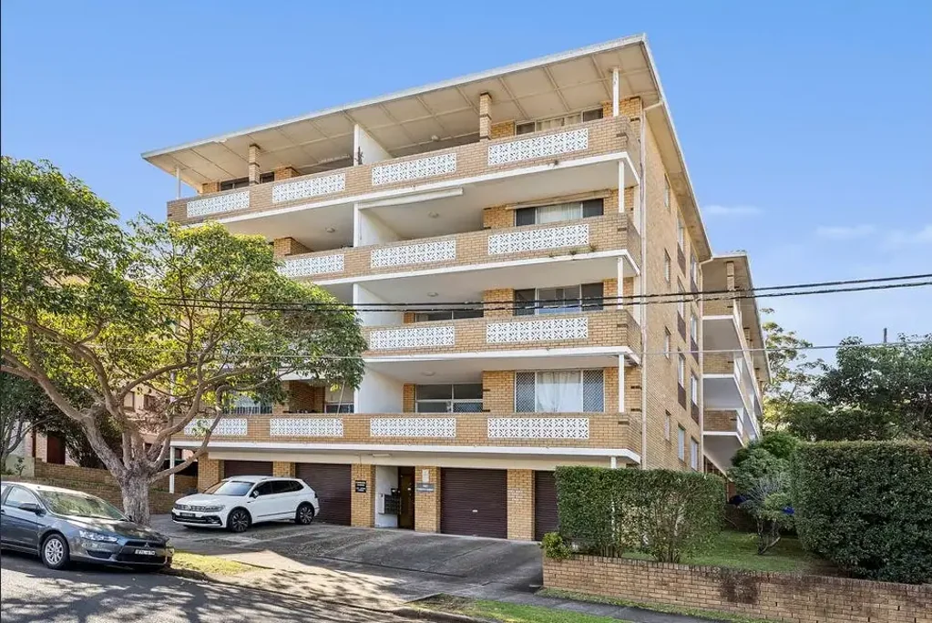 FULLY FURNISHED 2 BEDROOM UNIT.