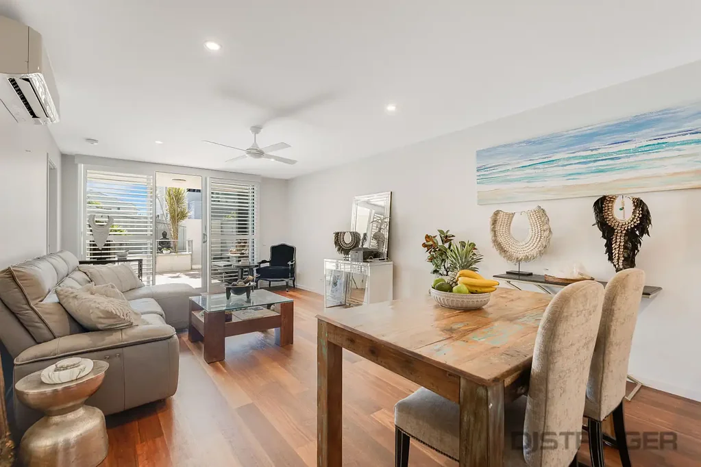 Bilinga 2房  GROUND LEVEL BEACHSIDE LIVING – 100m to the surf