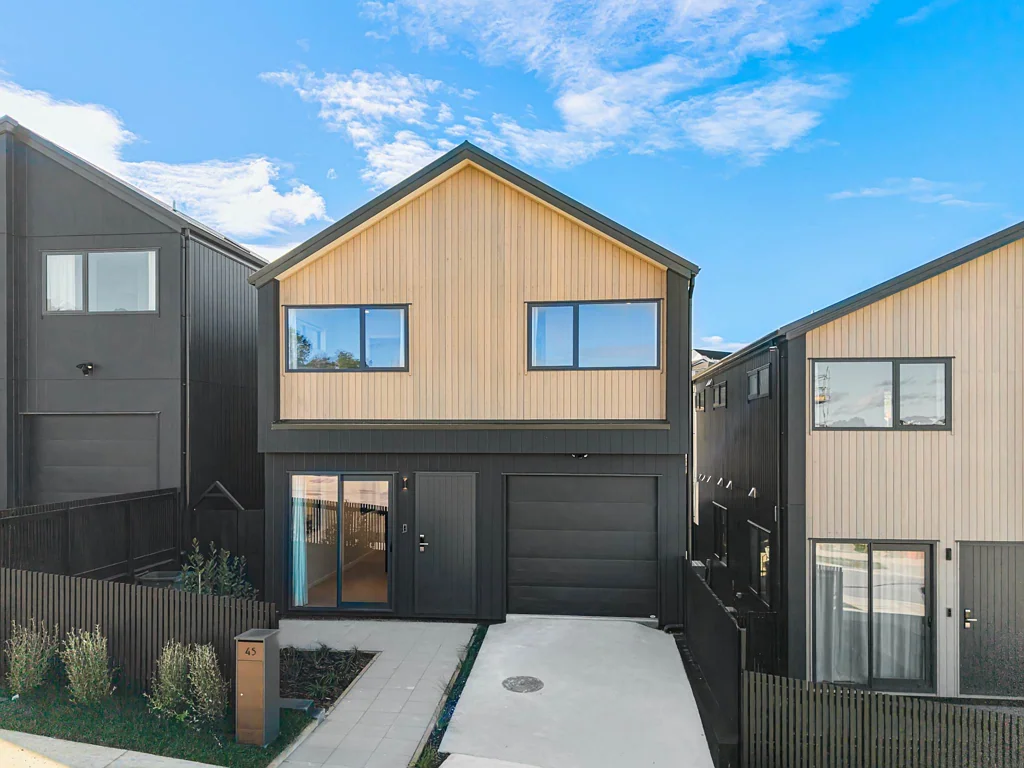 Orewa 4 Slaapkamer ELEVATED LIVING. EXCEPTIONAL FINISH. BRAND NEW.