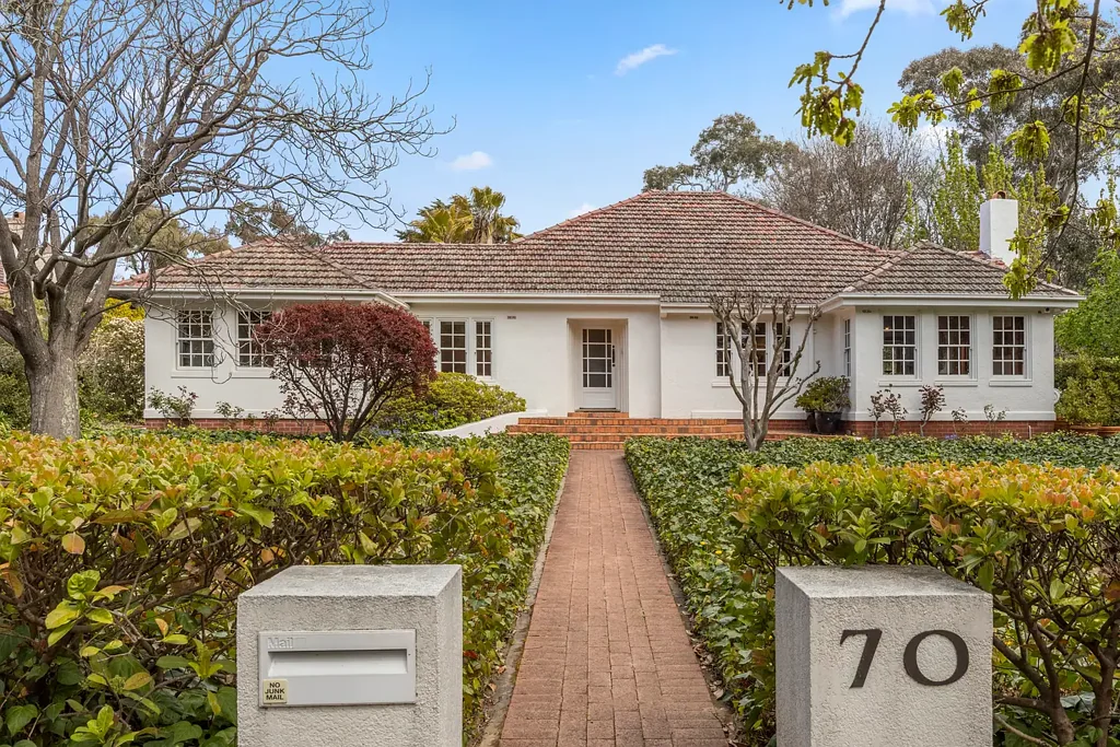 Deakin 4બેડરૂમ A Grand Statement in Deakin