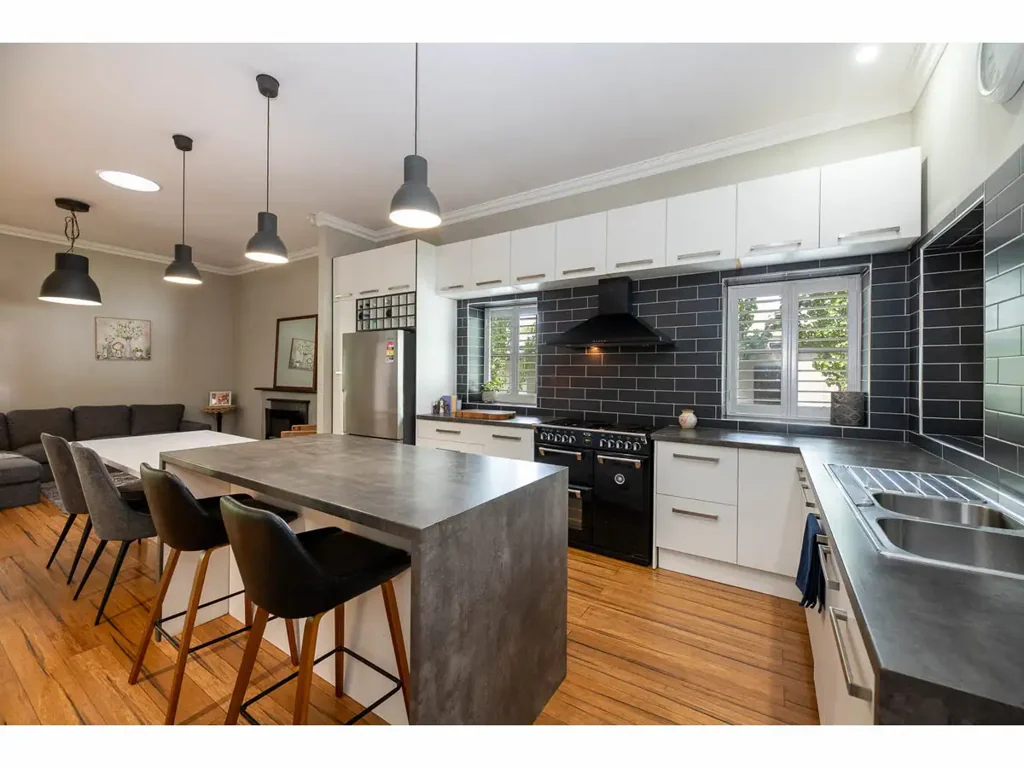 North Albury 4कमरा CHARMING 1930s HOME IN PRIME NORTH ALBURY LOCATION