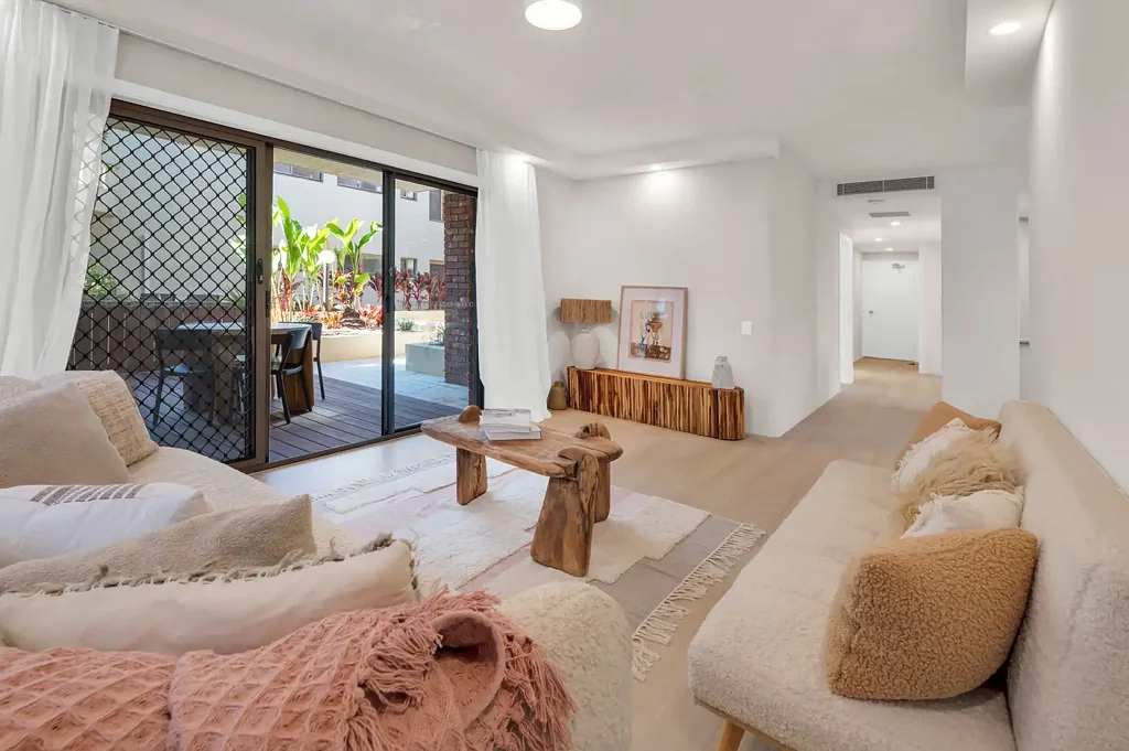 Broadbeach 2कमरा NEWLY RENOVATED WITH OVERSIZED NORTH-EAST FACING COURTYARD!
