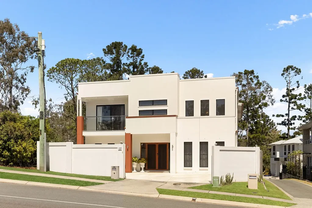 Kenmore 5Moenga Expansive Family Living with Poolside Entertaining