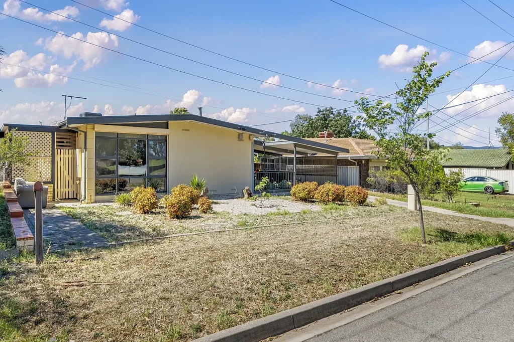 Modbury Heights 3房  A Solid Start with Room to Reimagine