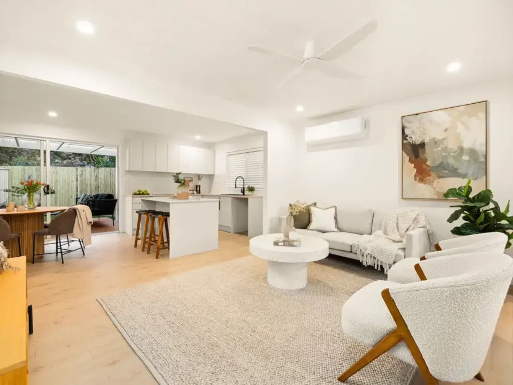 Bellbird Park 3ਬੈੱਡਰੂਮ Elegant 3 Bed 2 Bath Family Home on Large 753 m2 & Side Access & in Sought after Bellbird Park