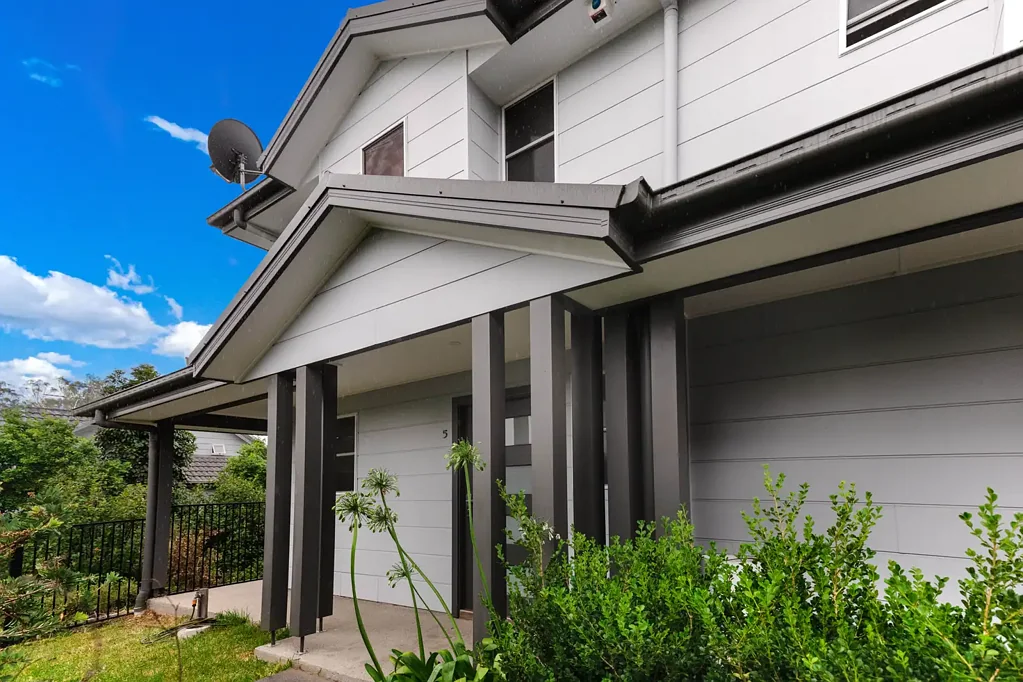 Modern Partially Furnished Townhouse!