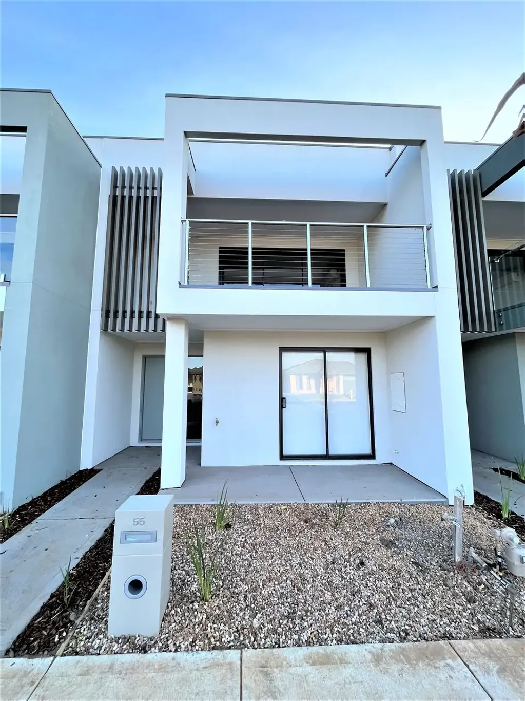 Near New Modern Townhouse