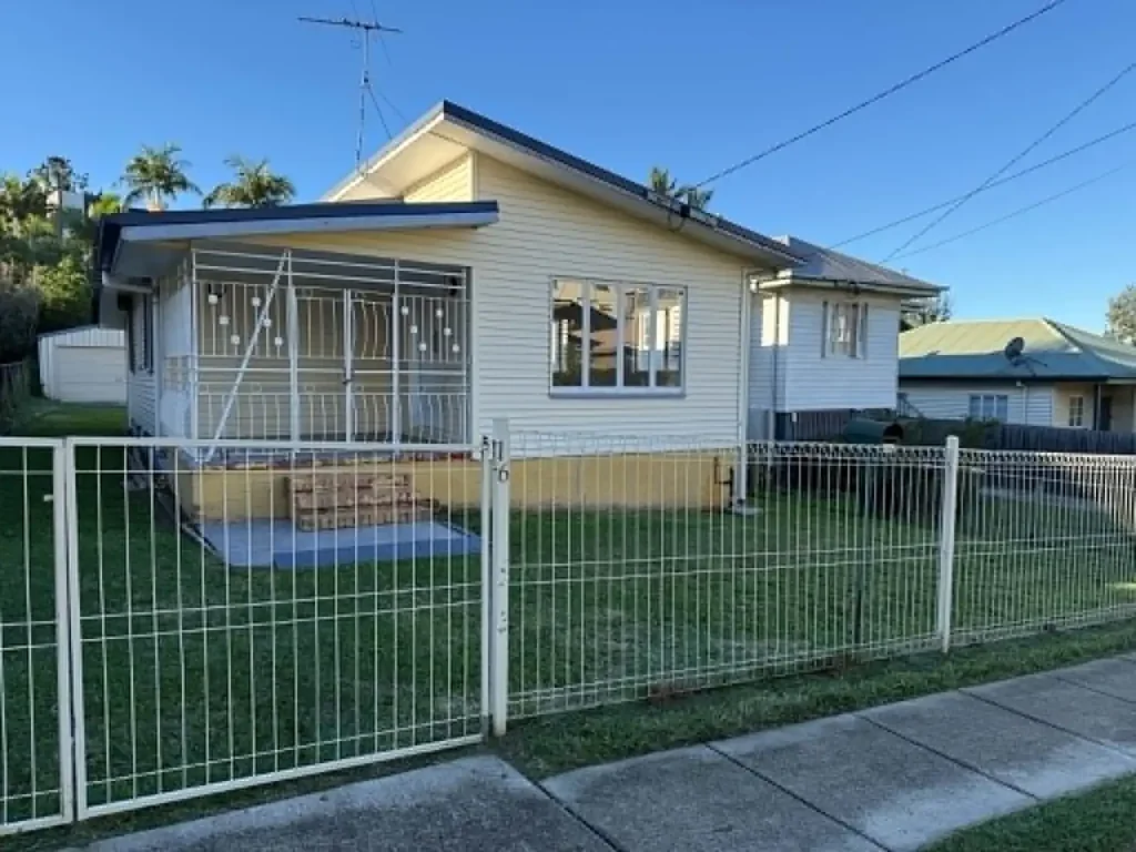 Convinient location 3 bedroom house - newly renovated