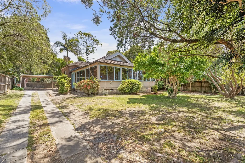 Hornsby 4 Slaapkamer Prime Development Opportunity in Blue-Chip Location