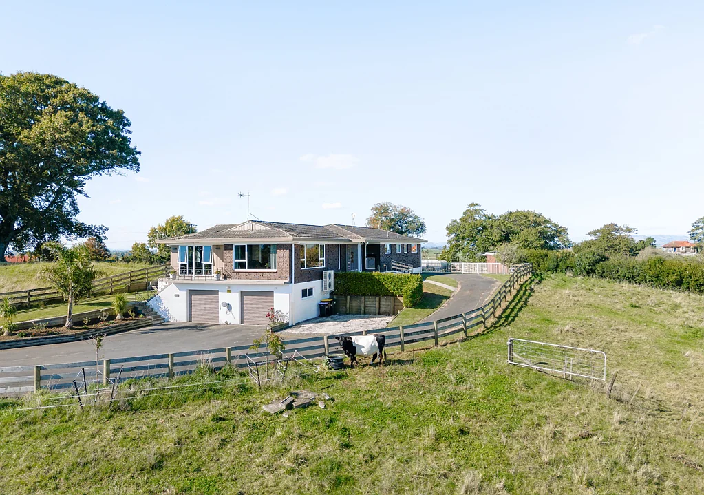 Ohaupo Scenic 1-Hectare Oasis with Panoramic Views