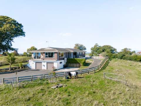 Ohaupo  Scenic 1-Hectare Oasis with Panoramic Views