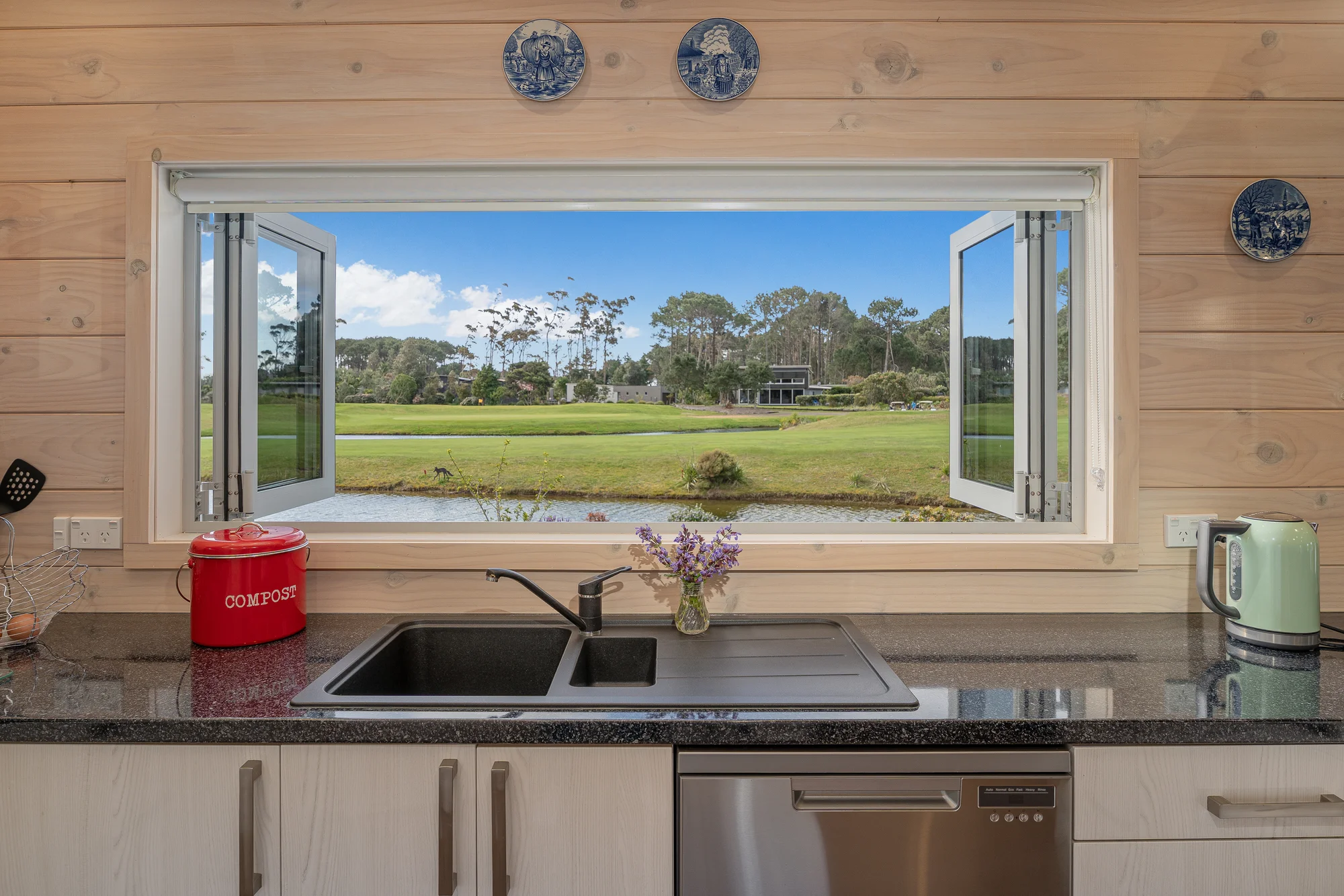 Matarangi 4Kwarto STUNNING GOLF FRONT