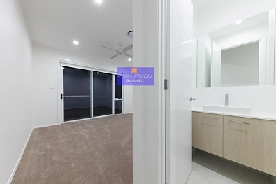 Address Withheld, Oran Park, NSW 2570, 5 rūma, 3 rūma horoi, House
