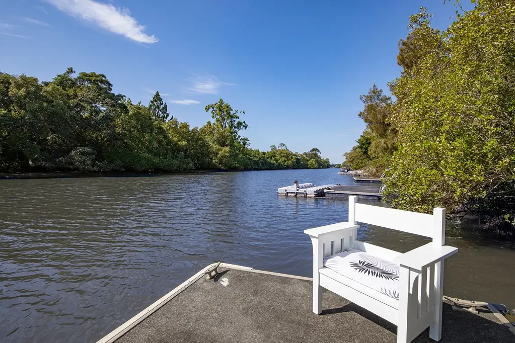 Helensvale 3ਬੈੱਡਰੂਮ Waterfront Retreat with Pontoon in Private Enclave