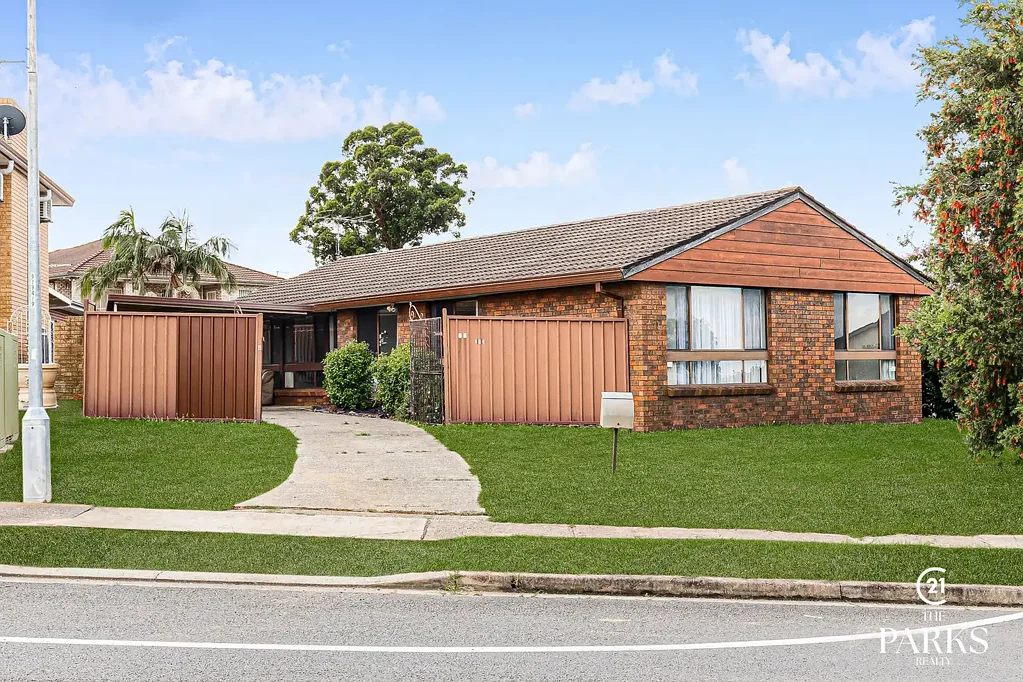 Edensor Park 4chambre The Perfect Blend of Comfort, Space & Potential