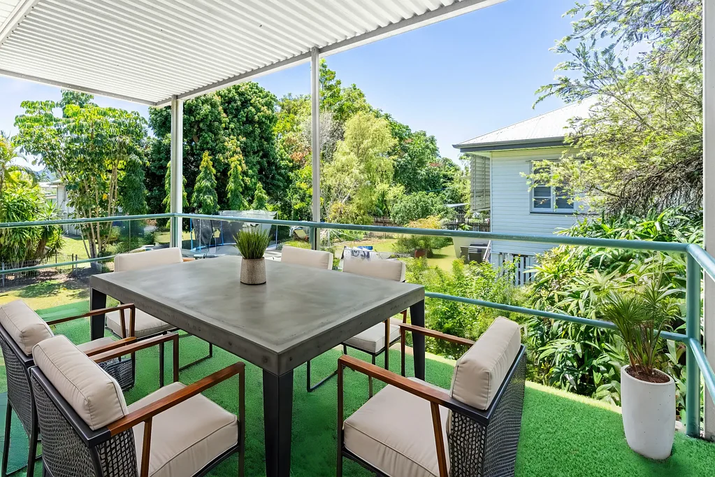 LEASED BY PARADISE | Earlville Cairns