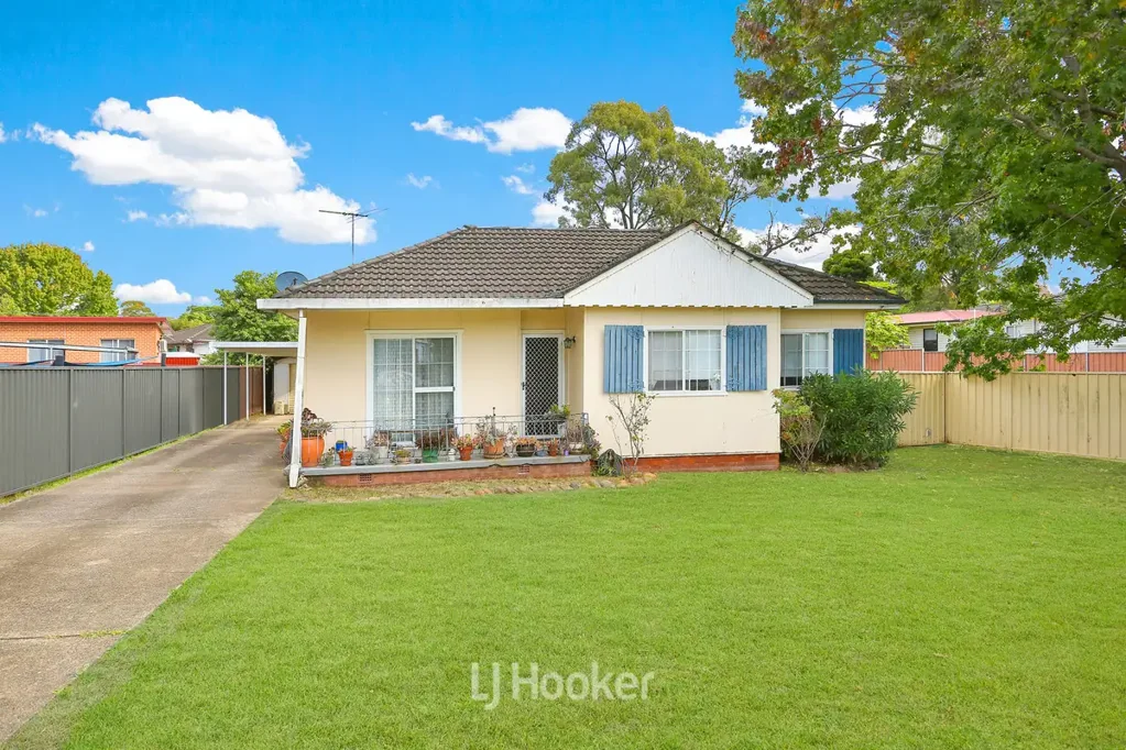 Blacktown 3房 宽敞607平地块 热门南向位置 靠近学校商店 交通便利 拆建投资潜力 607m2 Block! Land Value Opportunity!  Sought After Southside Location!