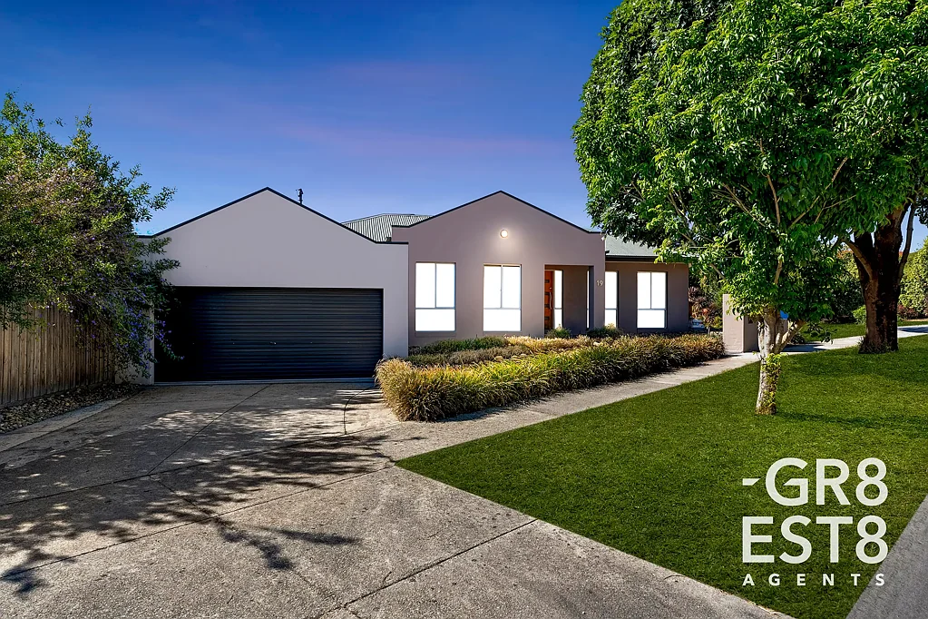 19 Valley View Crescent, Berwick, VIC 3806
