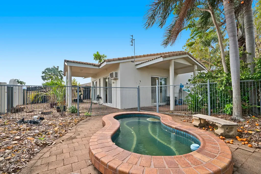GROUND FLOOR SPACIOUS VILLA