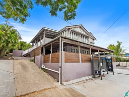 74 Hardgrave Road, West End