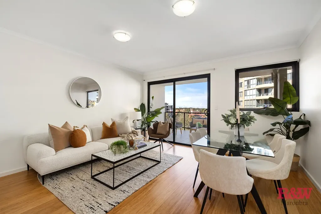 Maroubra 2ਬੈੱਡਰੂਮ Contemporary Two-Bedroom Plus Sunroom Apartment with Open District View and Level Access to all amenities