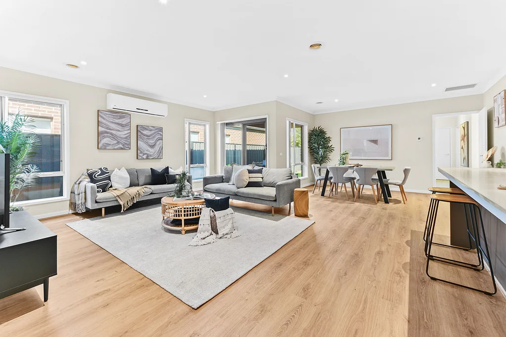 39 Blackledge Drive, Clyde North, VIC 3978