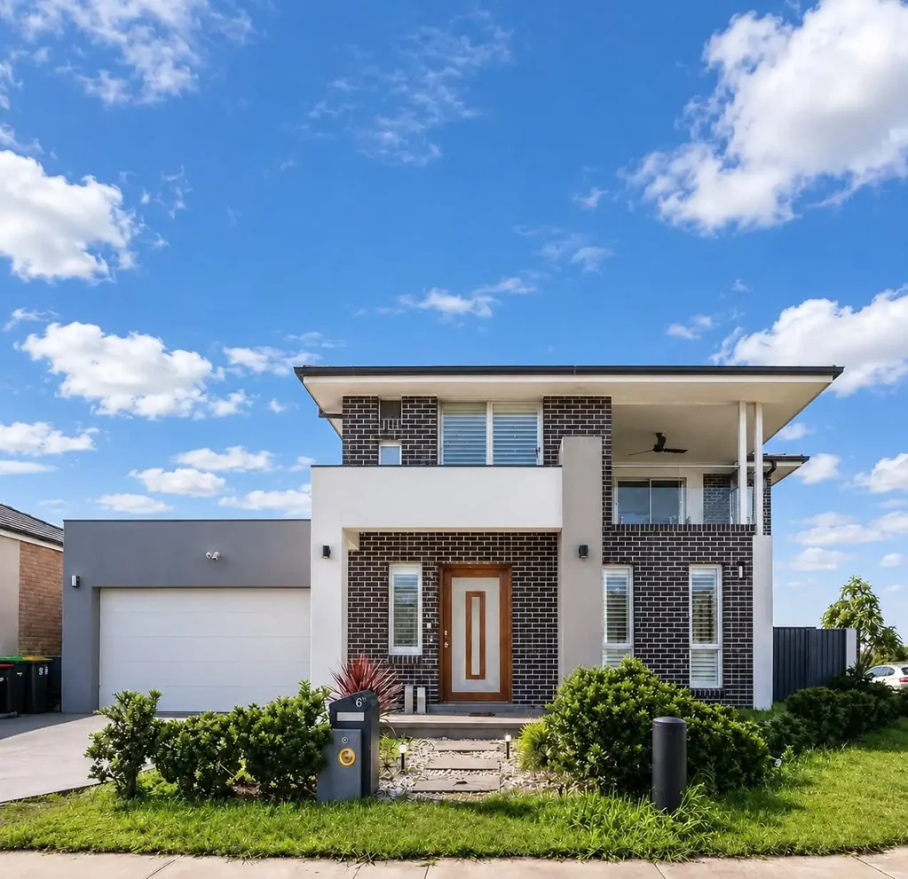 Premium Near-New Rental in the Heart of Schofields!