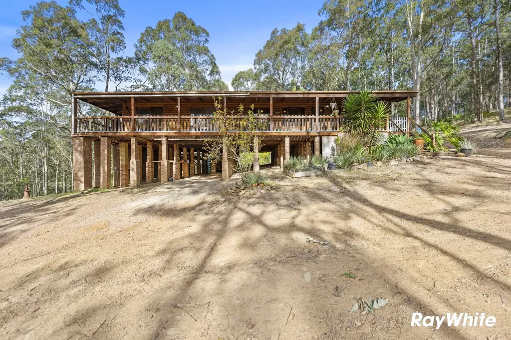 Peaceful Bushland Rental with Warm Timber Character