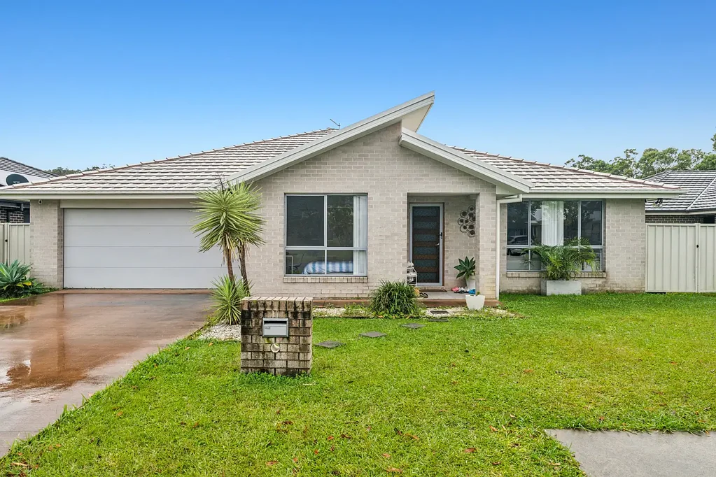 10 Surfsea Avenue, Sandy Beach, NSW 2456
