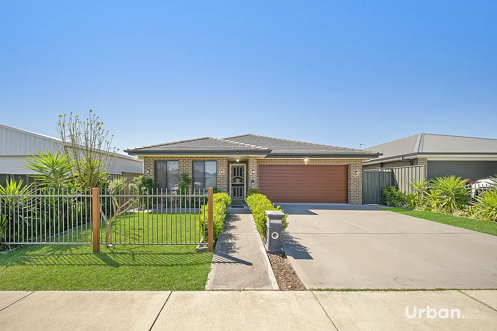 Rutherford 4Moenga Spacious Family Home in the Sought-After Heritage Parc Estate