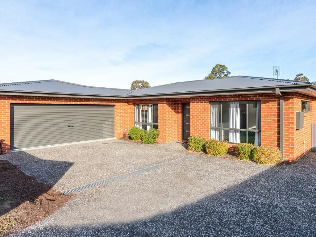 Bega 3房  IMMACULATE 2 YEAR OLD HOME IN THE HEART OF BEGA