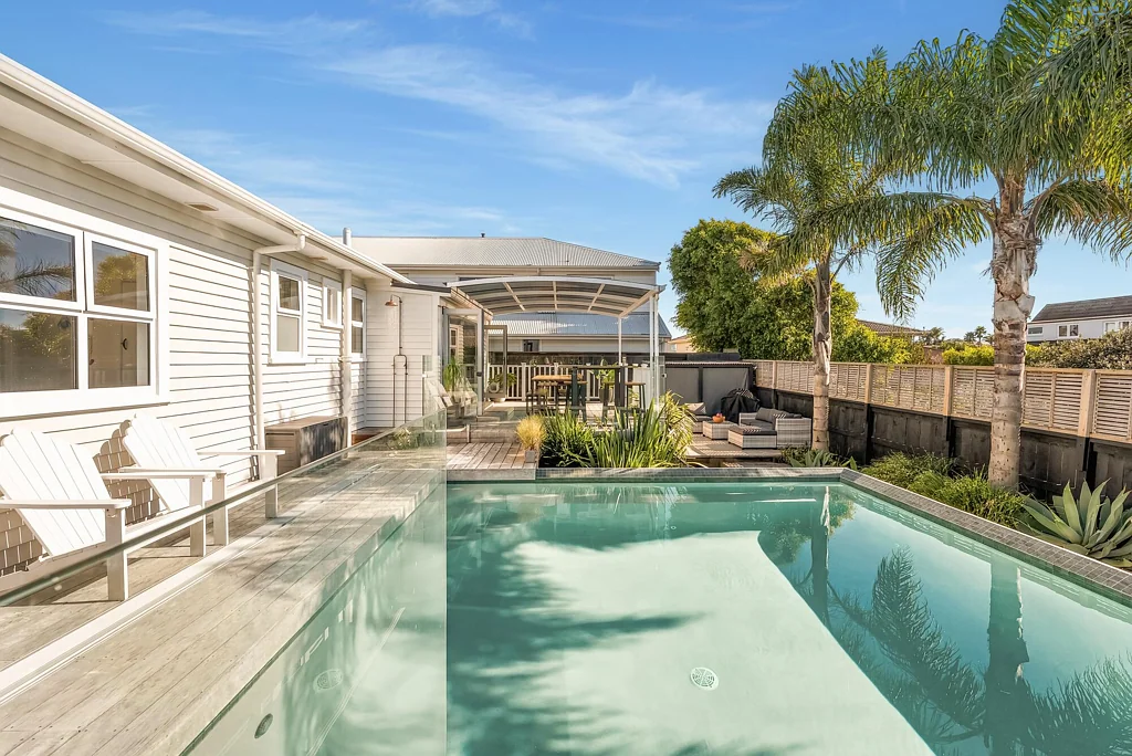 Mount Maunganui 4房  Character home, coveted landholding