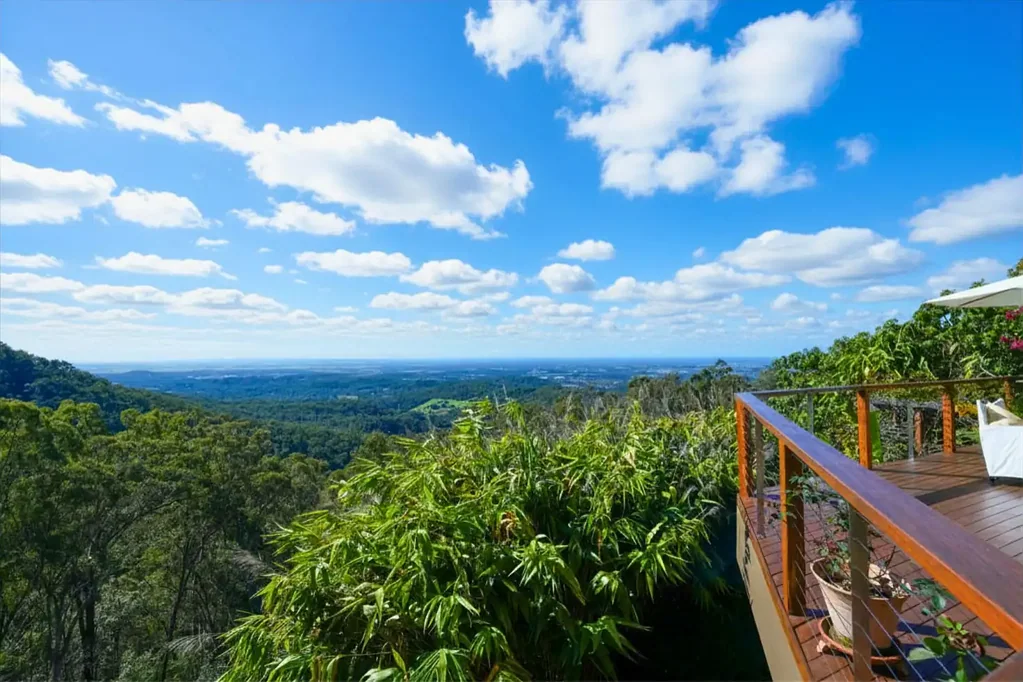 Wongawallan 4部屋 Expansive Living With Stunning Skyline Views!