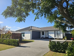 13 Martin Place, Cooks Beach