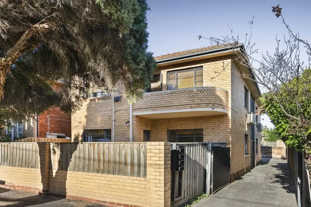 Charming Art Deco Apartment with Private Courtyard in a Blue-Chip Location