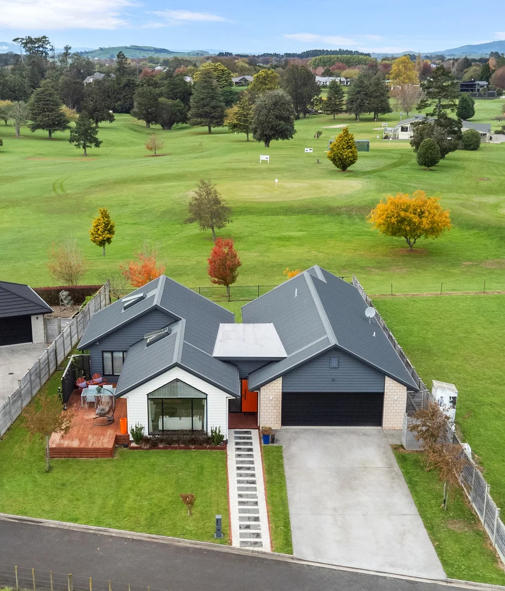 Morrinsville 4房  Golf Course One Side, Farmland the Other - Perfection Everywhere!