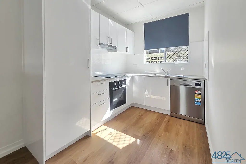 Bright Modern Unit on Carbine Ave