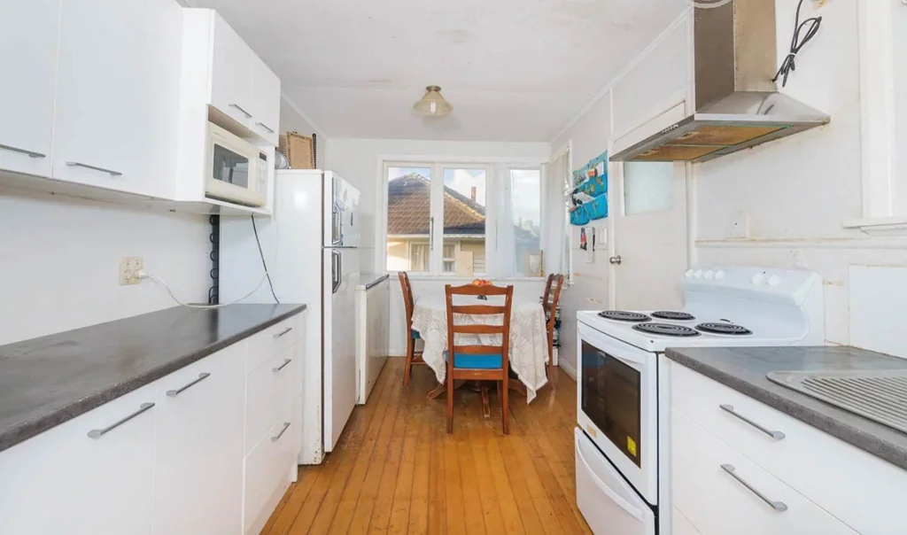 Pukekohe 3房  Classic 1950s Charm on 918m² – Endless Potential