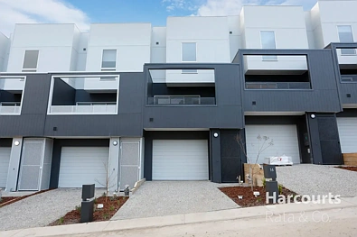 South Morang 3कमरा WALK TO WESTFIELD SHOPPING PRECINCT AND TRAIN STATION