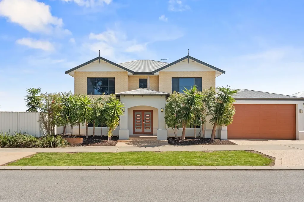 Baldivis 5 Bedroom EXECUTIVE STYLE FAMILY LIVING IN THE HEART OF BALDIVIS