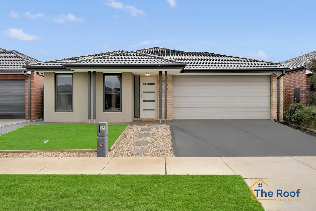 Great Location in Weir Views close by all the amentias.