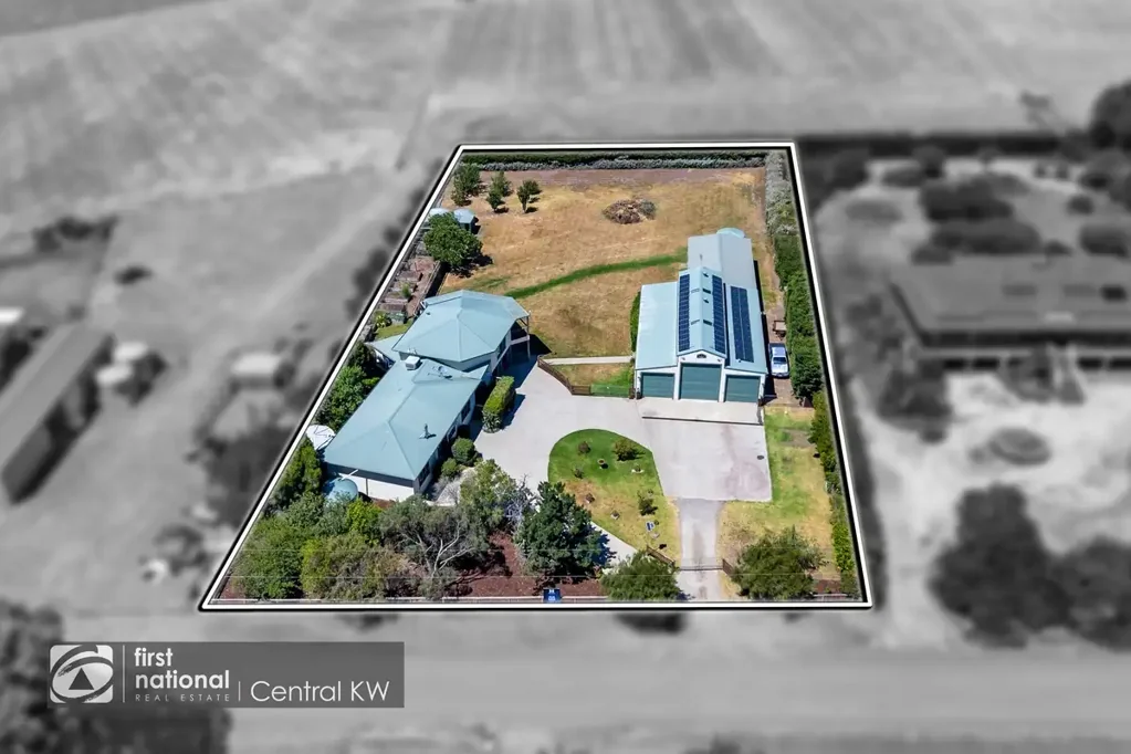 Jam Jerrup 4房  Coastal Living with Space, Style & Stunning Water Views