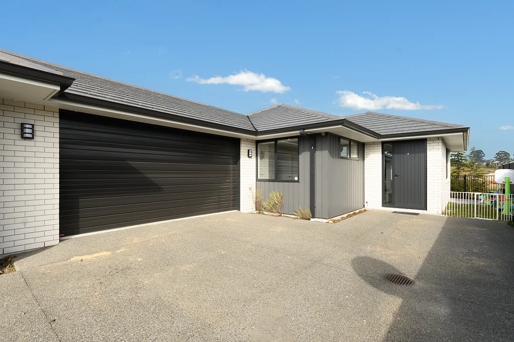 Omokoroa 5 Bedroom 21A and 21B - Income generating duplex