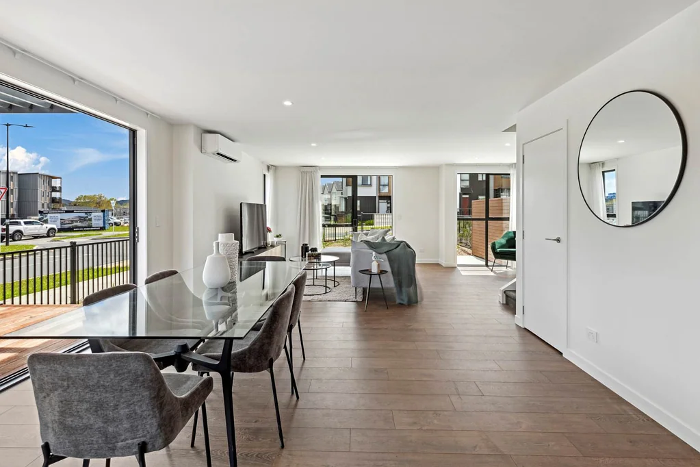Milldale 3Moenga Modern Corner Terrace in Central Location