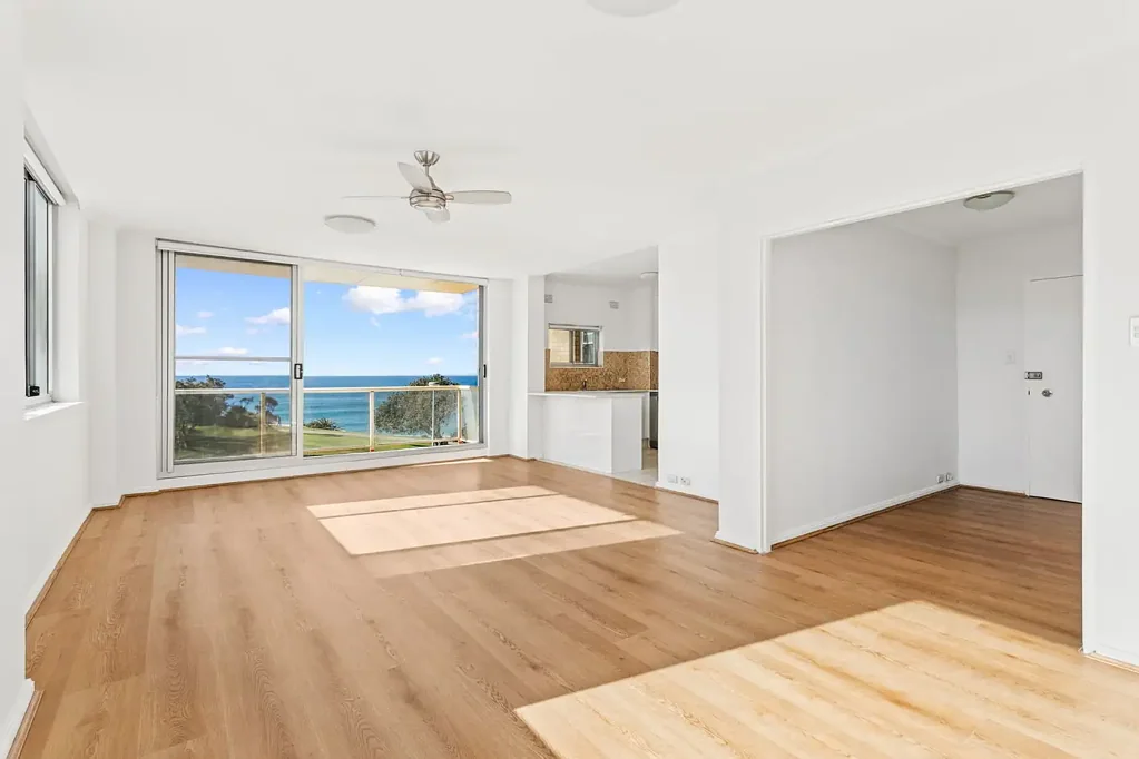 Freshly Renovated Coastal Apartment with Lock-Up Garage
